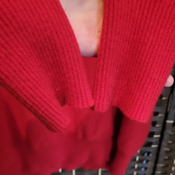 Sutton Studio Cashmete Vibrant Red V-Neck Sweater - Picture 4 of 7